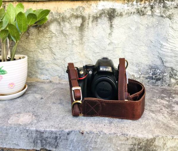 Handmade Leather DSLR Camera Strap, Padded Leather Camera Accessories for Photographers, Personalized Gift For Men and Women - Image 2